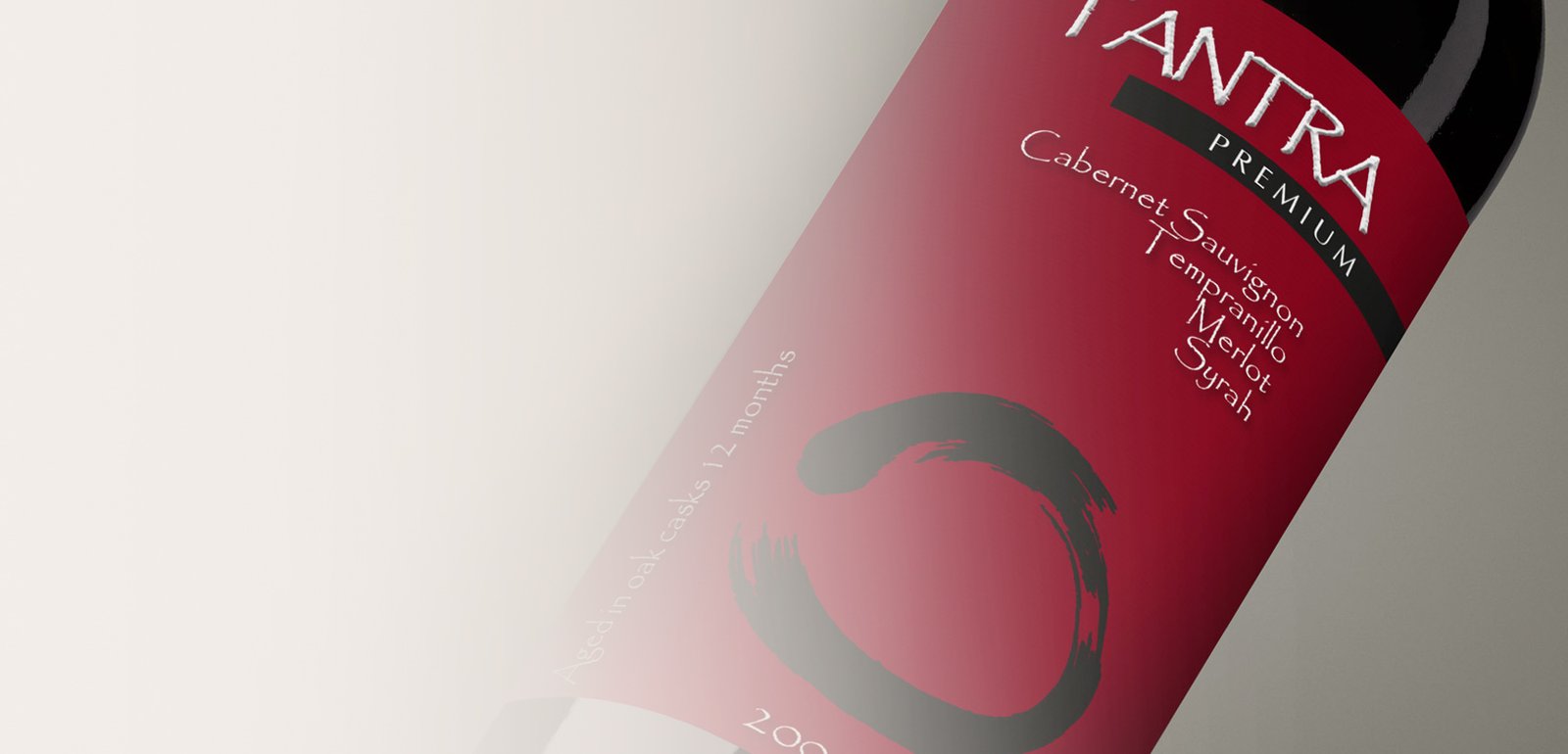 Diseño de etiquetas y packaging de vino para Tantra