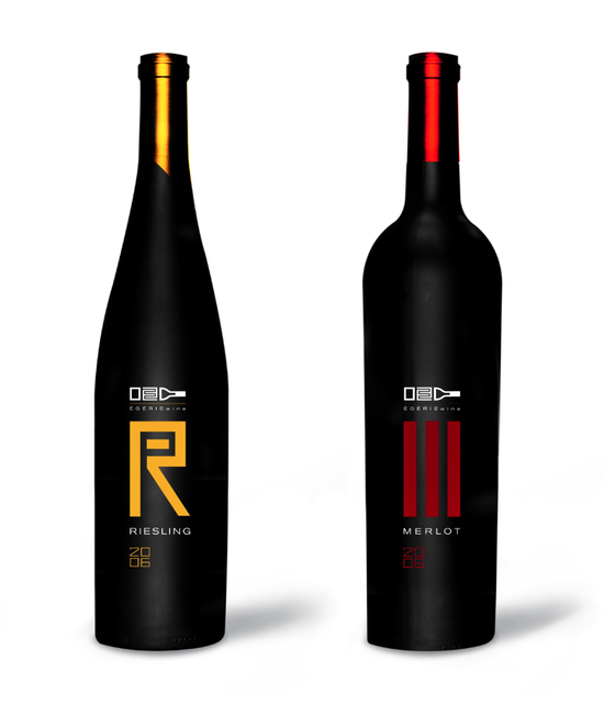 Packaging design of minimalist wine bottle labels and examples of packaging and boxes. Design simple and effective wine labels