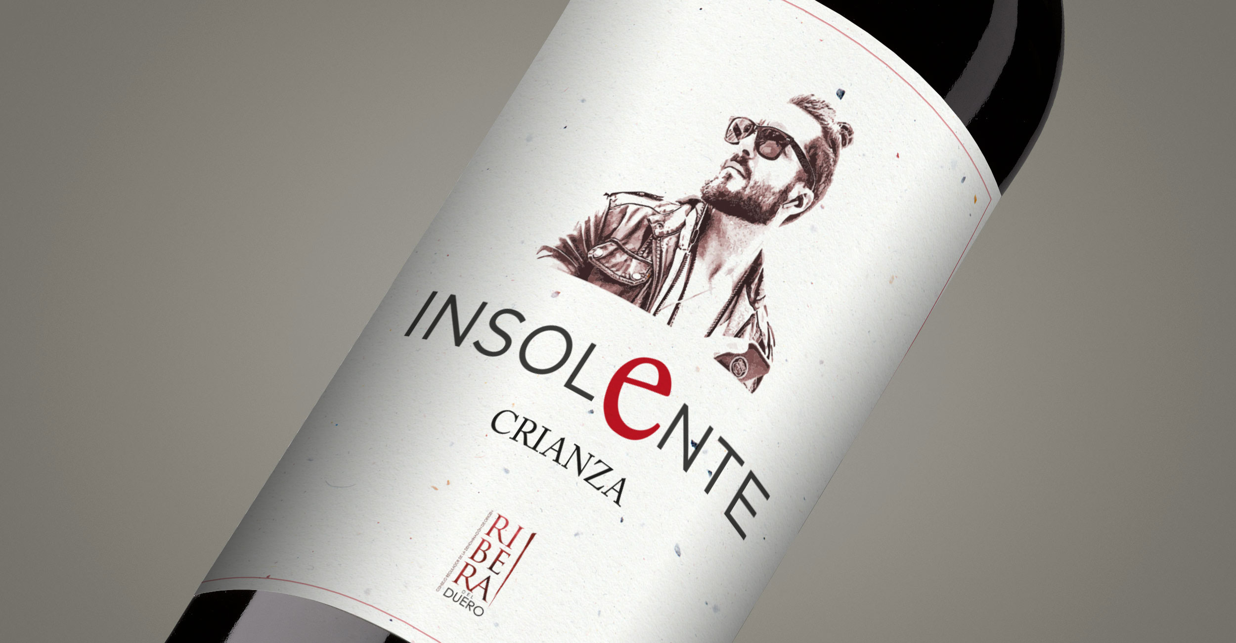 Diseño gráfico y creativo de etiquetas de vino tinto joven y packaging de vino para INSOLENTE