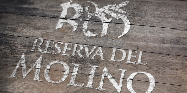 Diseño gráfico y creativo de etiquetas de aceite de oliva virgen extra para la marca RESERVA DEL MOLINO